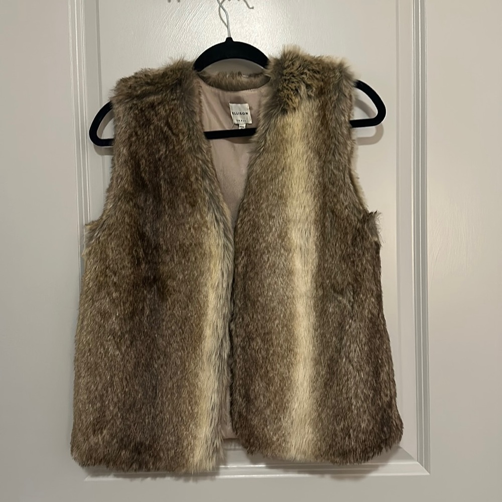 Fur vest